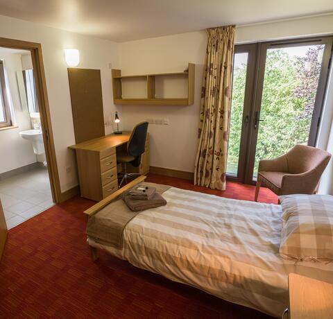 Cuddesdon ensuite study bedroom